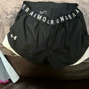 UA women’s loose fit heat gear medium